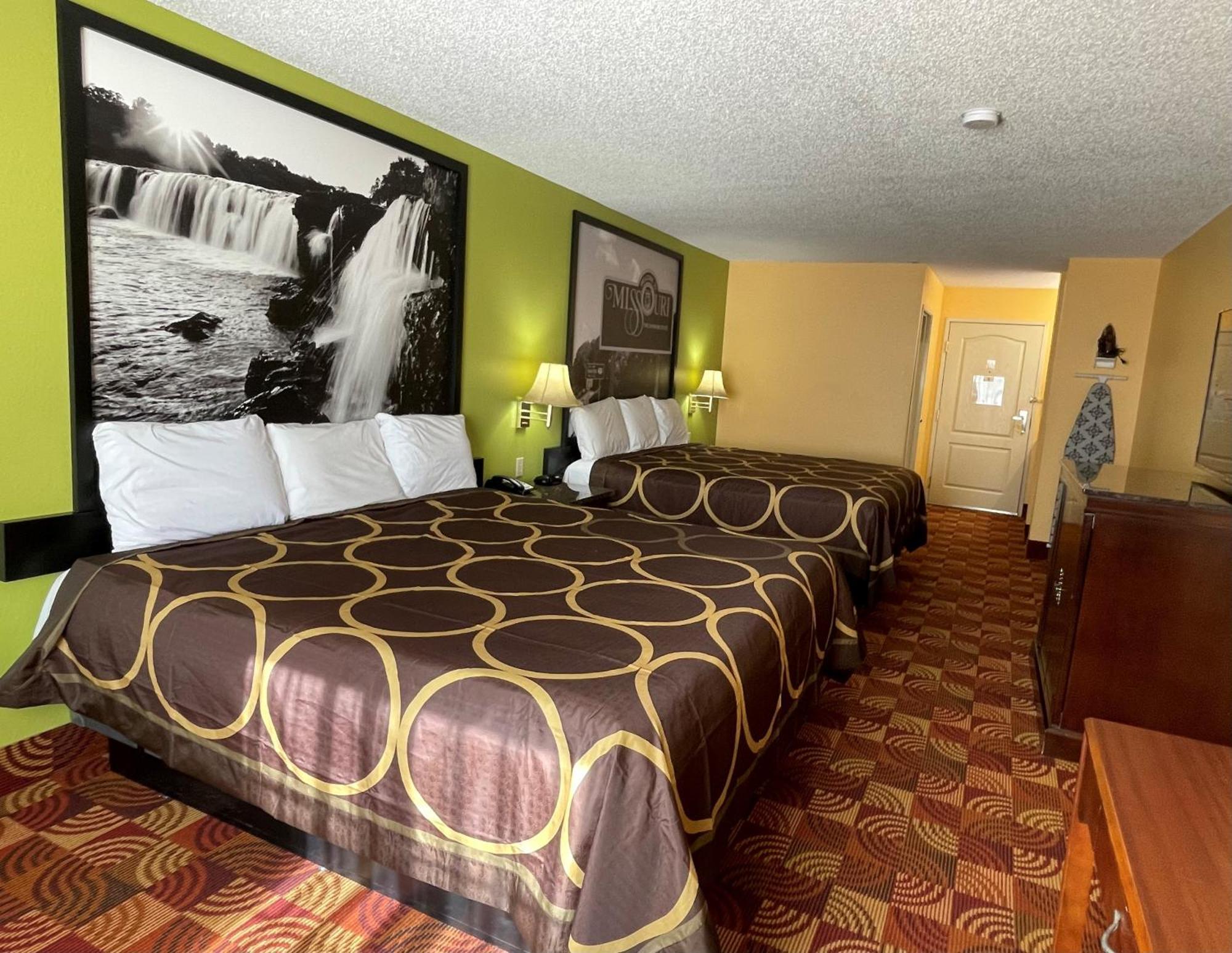 Super 8 By Wyndham Lake Of The Ozarks Eldon Eksteriør billede