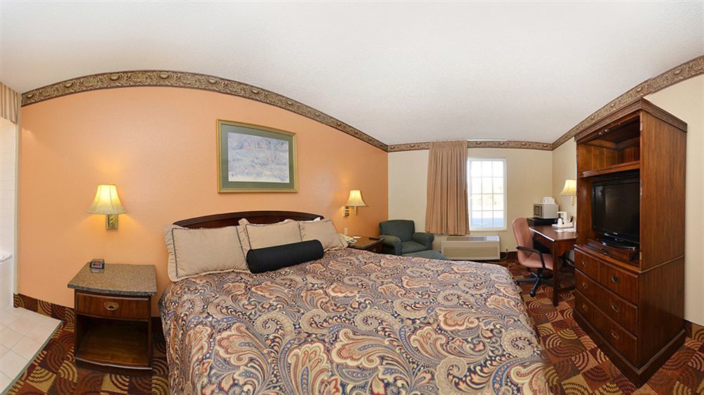 Super 8 By Wyndham Lake Of The Ozarks Eldon Eksteriør billede